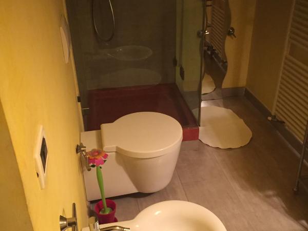 Due Papi : photo 10 de la chambre chambre lits jumeaux avec salle de bains privative séparée