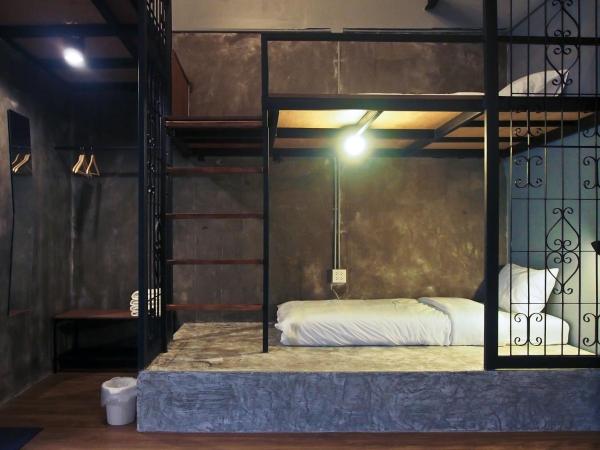 Silom Space Hostel : photo 2 de la chambre chambre quadruple