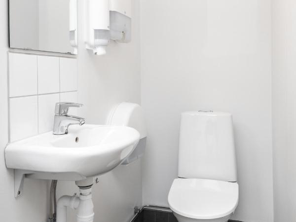 Hotell Fyrislund : photo 3 de la chambre chambre double Économique avec salle de bains commune