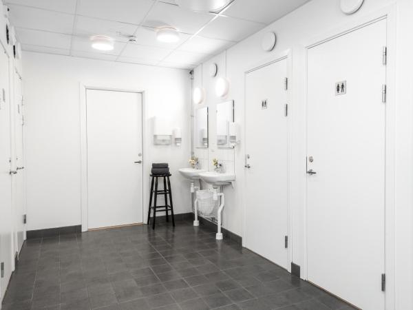 Hotell Fyrislund : photo 1 de la chambre chambre double Économique avec salle de bains commune