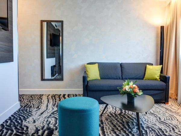 Novotel Paris 14 Porte d'Orléans : photo 2 de la chambre chambre lit queen-size exécutive avec canapé 2 places - vue sur paris