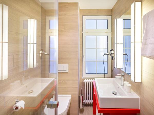 Swiss Night by Fassbind : photo 8 de la chambre chambre simple affaires