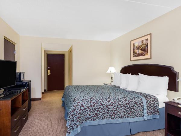 Days Inn by Wyndham Indianapolis Northeast : photo 2 de la chambre chambre lit king-size - non-fumeurs