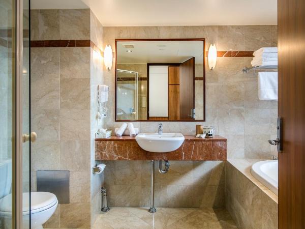 Arkaba Hotel : photo 3 de la chambre chambre de luxe avec lit queen-size et baignoire spa