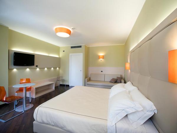 Acca Palace AA Hotels : photo 1 de la chambre chambre triple