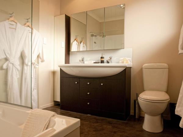 B&B@The Redwoods : photo 4 de la chambre chambre double avec salle de bains