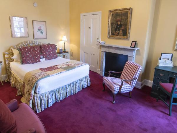 La Reserve Bed and Breakfast : photo 3 de la chambre chambre lit queen-size avec salle de bains commune n° 1