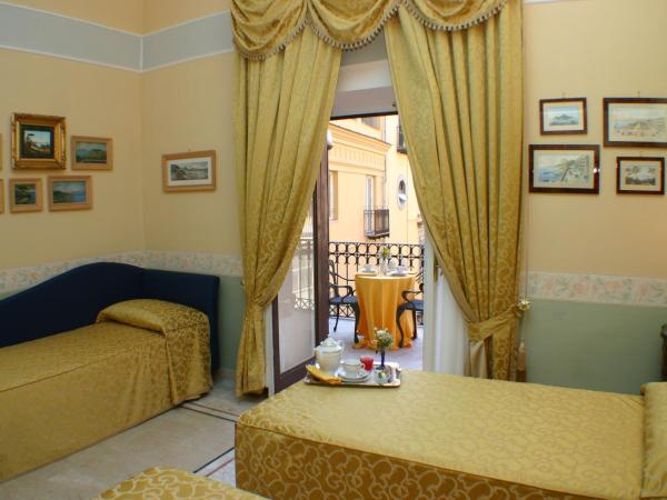 Hotel Art Resort Galleria Umberto : photo 4 de la chambre chambre triple supérieure