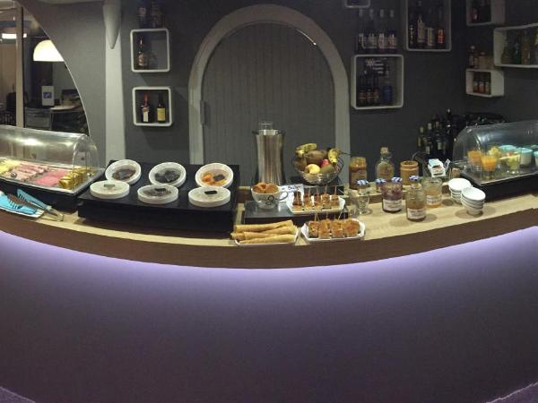 Hôtel des Rochers : photo 4 de la chambre chambre classique - vue sur cour