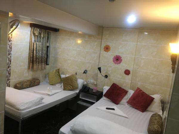 Maharaja Guesthouse : photo 8 de la chambre chambre familiale avec salle de bains privative