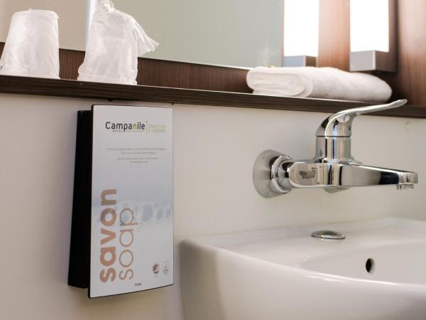 Campanile Agen : photo 5 de la chambre chambre nouvelle génération avec 2 lits simples et 1 lit junior (jusqu'à 1 an)