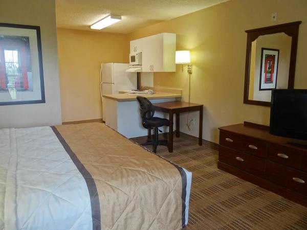 Extended Stay America Suites - Fort Lauderdale - Cypress Creek - Andrews Ave : photo 5 de la chambre studio lit king-size - non-fumeurs