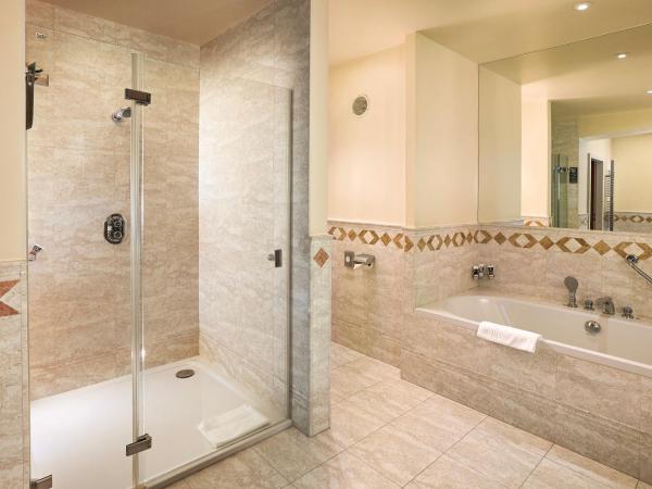 Hotel Mercure Poznań Centrum : photo 1 de la chambre presidential suite with one large bed