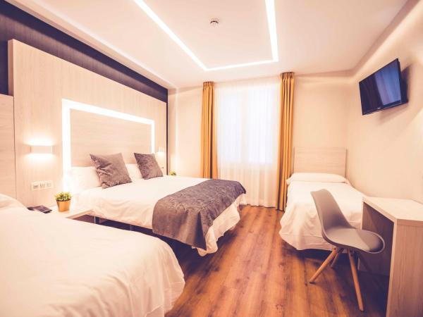 Hostal Lisboa : photo 8 de la chambre chambre quadruple