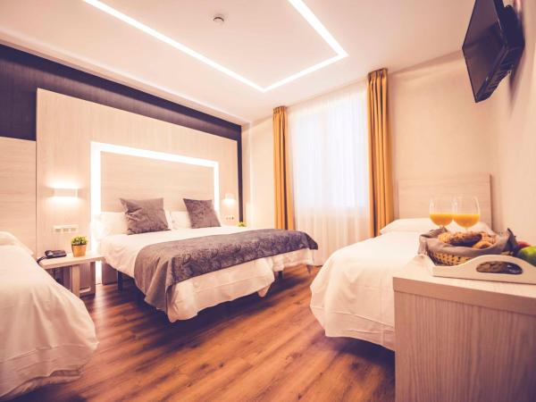 Hostal Lisboa : photo 9 de la chambre chambre quadruple