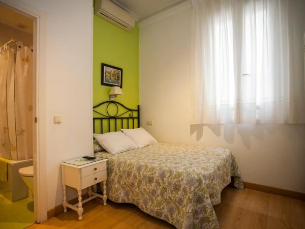 AVA Rooms : photo 6 de la chambre chambre double avec salle de bains privative