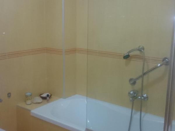 B&B Verdi : photo 7 de la chambre chambre double avec salle de bains privative séparée