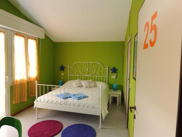 Sunflower Beach Backpacker Hostel : photo 4 de la chambre chambre double avec balcon et salle de bains privative