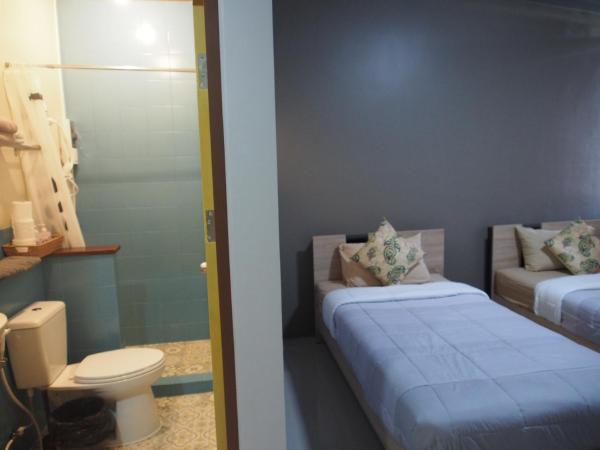 Sriyanar Place : photo 5 de la chambre chambre lits jumeaux avec balcon