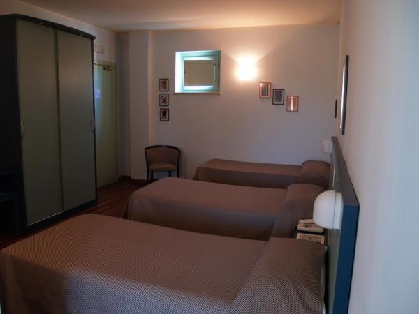 Deco Hotel : photo 3 de la chambre chambre triple