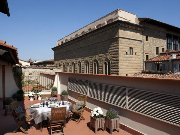 Tornabuoni Suites Collection Residenza D'Epoca : photo 1 de la chambre suite avec terrasse - vue sur ville