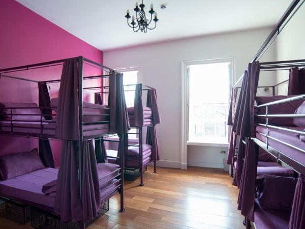 Safestay York Micklegate : photo 5 de la chambre lit dans dortoir mixte de 6 lits avec salle de bains privative