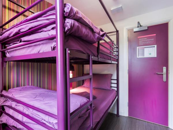 Safestay York Micklegate : photo 1 de la chambre lit dans dortoir mixte de 4 lits avec salle de bains commune