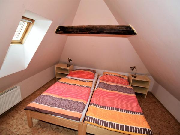 Travel Hostel : photo 6 de la chambre chambre double ou lits jumeaux avec salle de bains commune