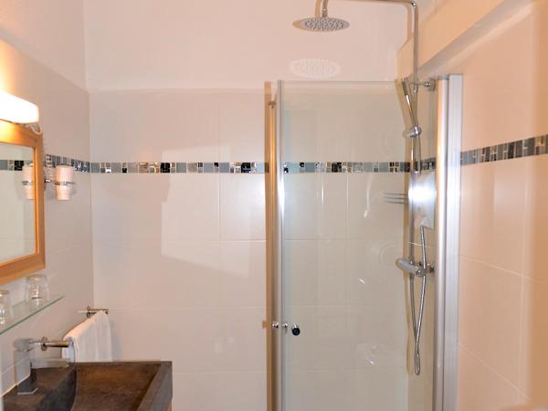 Hôtel Colisée-Verdun Centre Gare Saint-Roch : photo 7 de la chambre chambre double avec douche