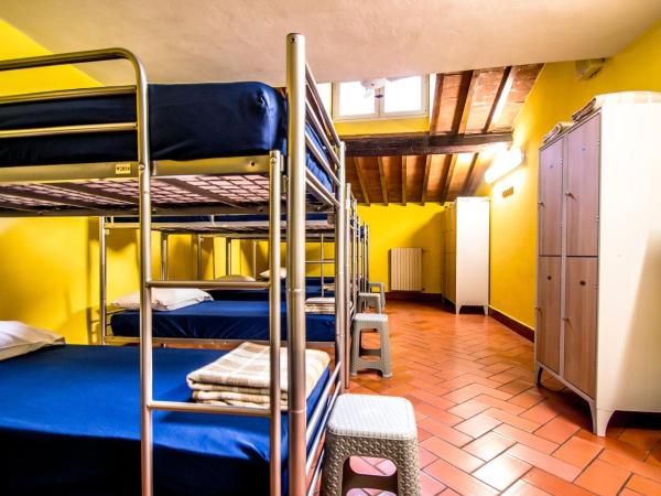 Hostel Santa Monaca : photo 2 de la chambre lit simple dans dortoir pour femmes