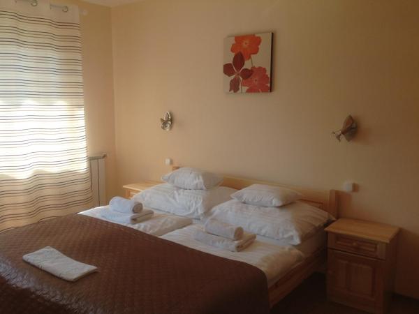 Attila Apartmanház : photo 8 de la chambre studio avec balcon