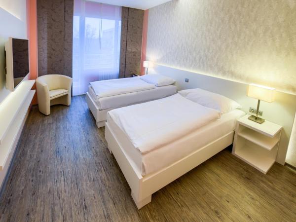 Avanti Hotel : photo 2 de la chambre chambre double ou lits jumeaux antiallergique avec accès au centre relax public