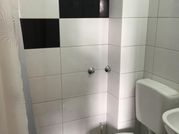 Hív-Lak Apartman : photo 7 de la chambre chambre double avec salle de bains privative