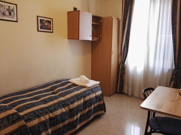 Hotel Loreto : photo 4 de la chambre chambre simple