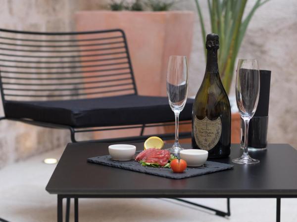 Guest House Forty-Four : photo 9 de la chambre chambre double avec balcon (2 adultes + 1 enfant)