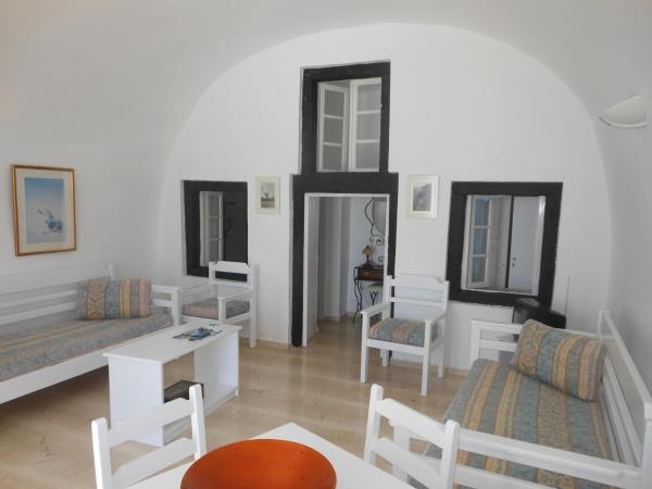 Nomikos Villas : photo 4 de la chambre appartement traditionnel près de la piscine