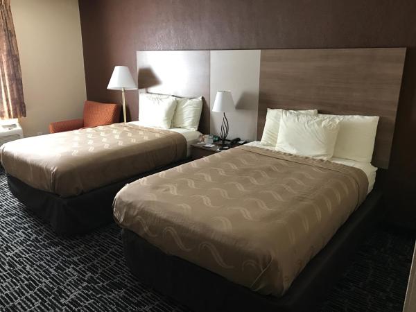 Quality Inn Near Pimlico Racetrack : photo 4 de la chambre chambre double avec 2 lits doubles