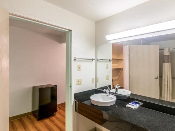 Motel 6-Oklahoma City, OK : photo 8 de la chambre suite lit king-size deluxe - non-fumeurs