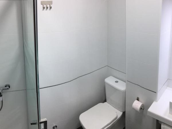 Hostal La Pilarica : photo 4 de la chambre chambre double avec balcon