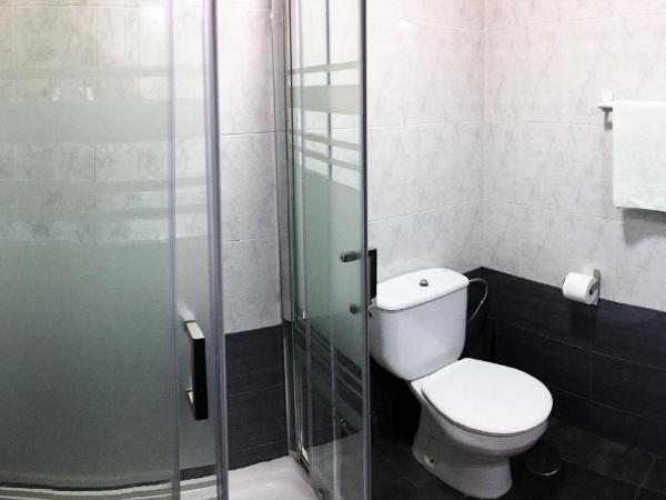 Hostal La Pilarica : photo 4 de la chambre chambre simple avec balcon