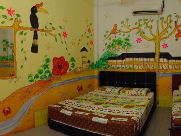 Old Town Guest House : photo 3 de la chambre chambre triple avec salle de bains commune