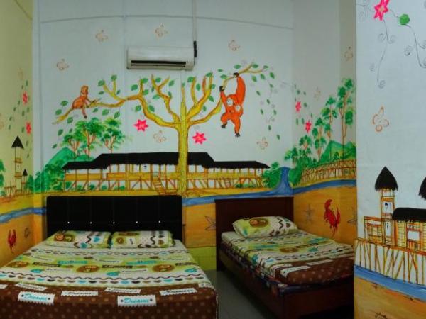 Old Town Guest House : photo 4 de la chambre chambre triple avec salle de bains commune