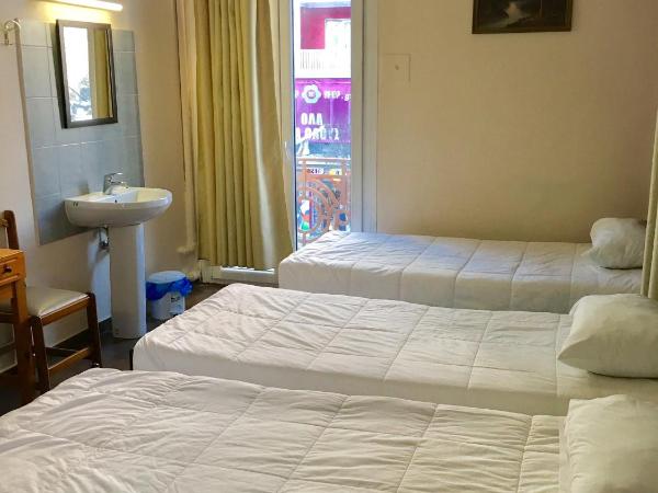 Hotel Kastoria : photo 7 de la chambre chambre triple avec salle de bains commune