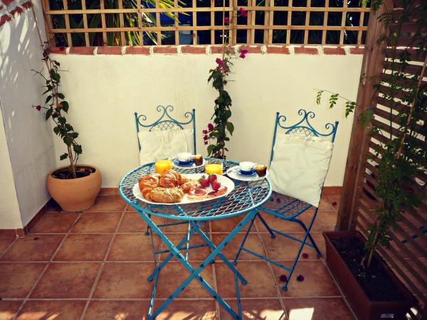 Villa Breeze Boutique Guest Rooms, Marbella : photo 9 de la chambre chambre double ou lits jumeaux supérieure avec terrasse