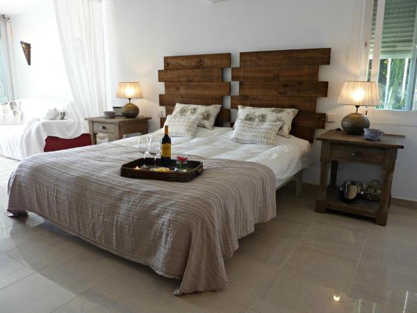 Villa Breeze Boutique Guest Rooms, Marbella : photo 2 de la chambre chambre double ou lits jumeaux supérieure - vue sur piscine