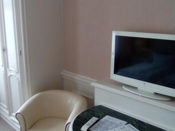 Pension Dresdener Panorama : photo 3 de la chambre chambre double avec salle de bains privative