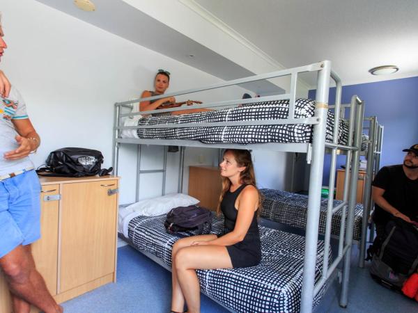 YHA Cairns Central : photo 6 de la chambre lit dans dortoir pour hommes de 6 lits