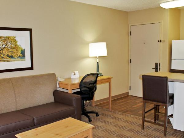 Extended Stay America Suites - Houston - Galleria - Uptown : photo 6 de la chambre studio de luxe avec 1 lit king-size - non-fumeurs