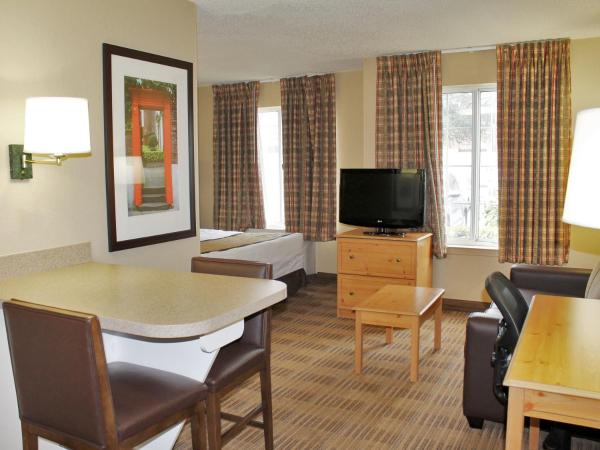 Extended Stay America Suites - Houston - Galleria - Uptown : photo 5 de la chambre studio de luxe avec 1 lit king-size - non-fumeurs