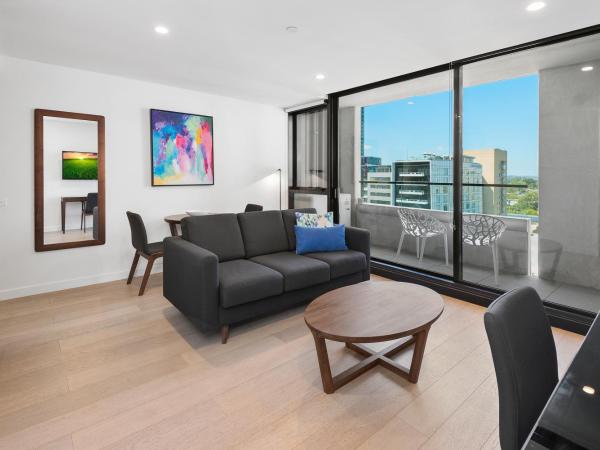 District South Yarra : photo 1 de la chambre one bedroom upper floor apartment